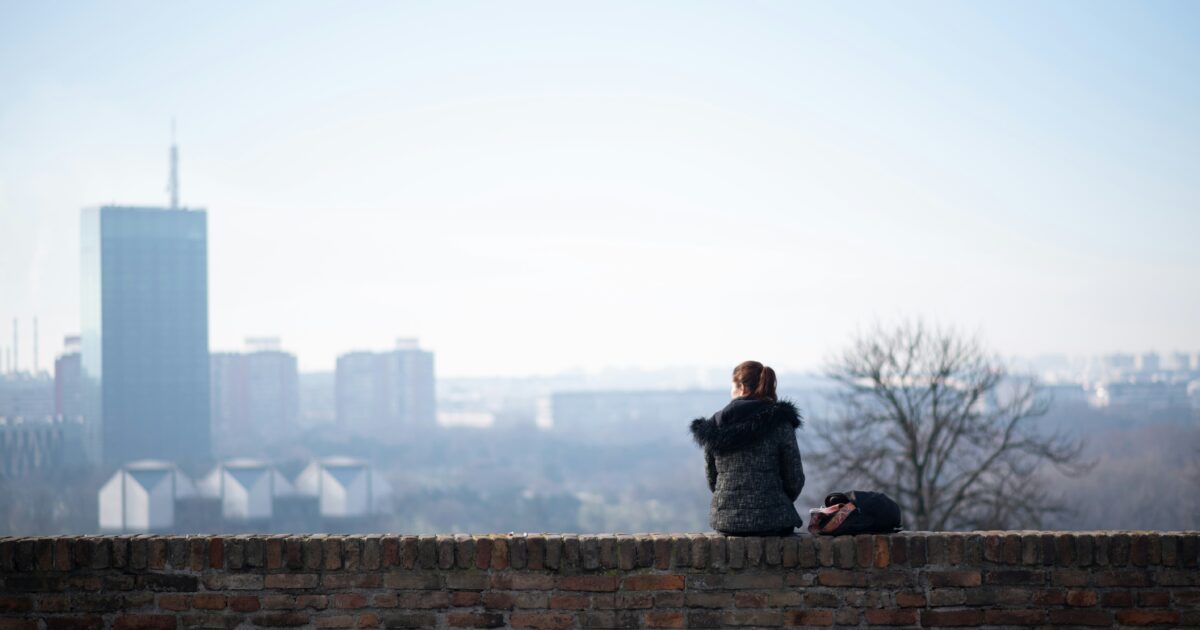 How to Meditate in a Noisy City — Without Waiting for It to Go Quiet